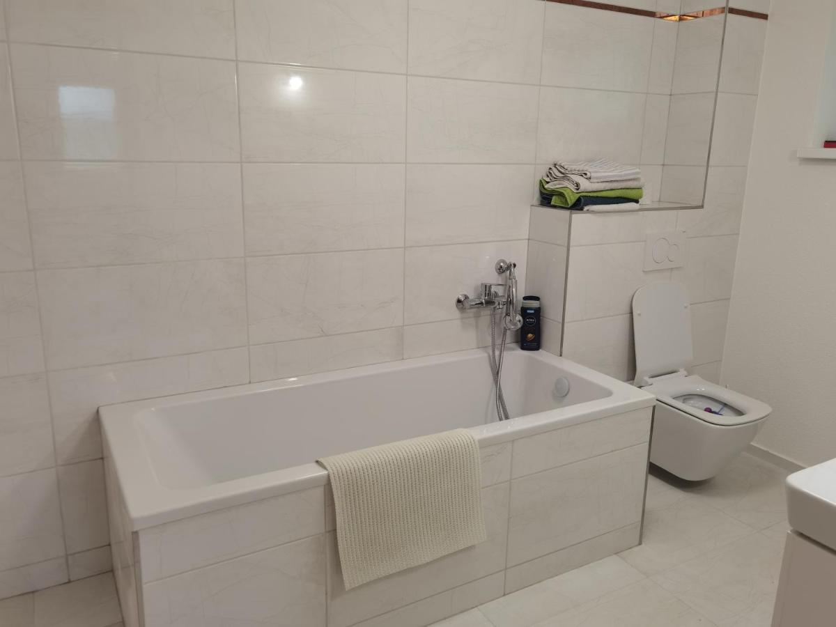 Ferienwohnung Sunset House Piestany Cervena Veza Banka Exterior foto