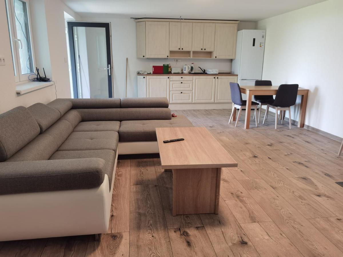Ferienwohnung Sunset House Piestany Cervena Veza Banka Exterior foto
